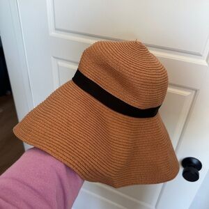 Aritzia Main Character Tan Floppy Hat